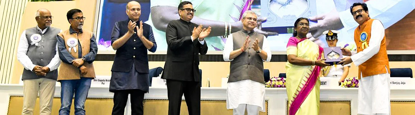 President-Droupadi-Murmu-Presents-71st-National-Film-Awards-5 राष्ट्रपति द्रौपदी मुर्मू ने 71वें राष्ट्रीय फिल्म पुरस्कार प्रदान किए